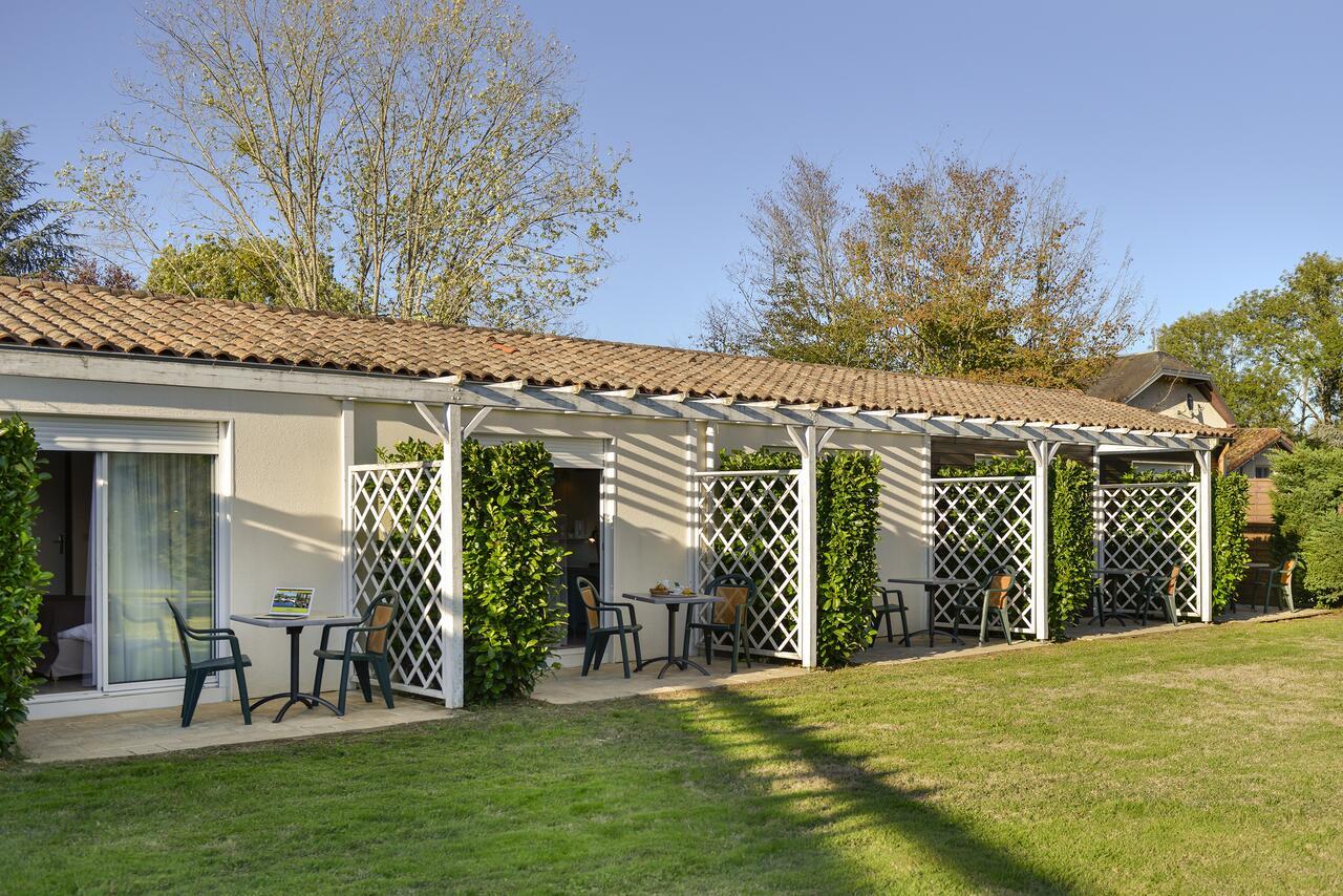 Logis Hotel Val De Vienne Le Vigeant Esterno foto