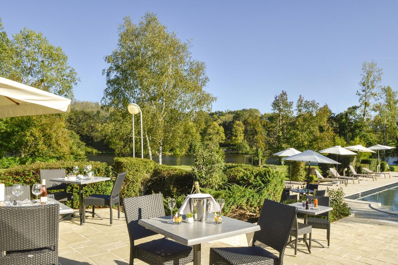 Logis Hotel Val De Vienne Le Vigeant Esterno foto