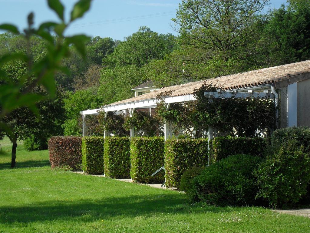 Logis Hotel Val De Vienne Le Vigeant Esterno foto