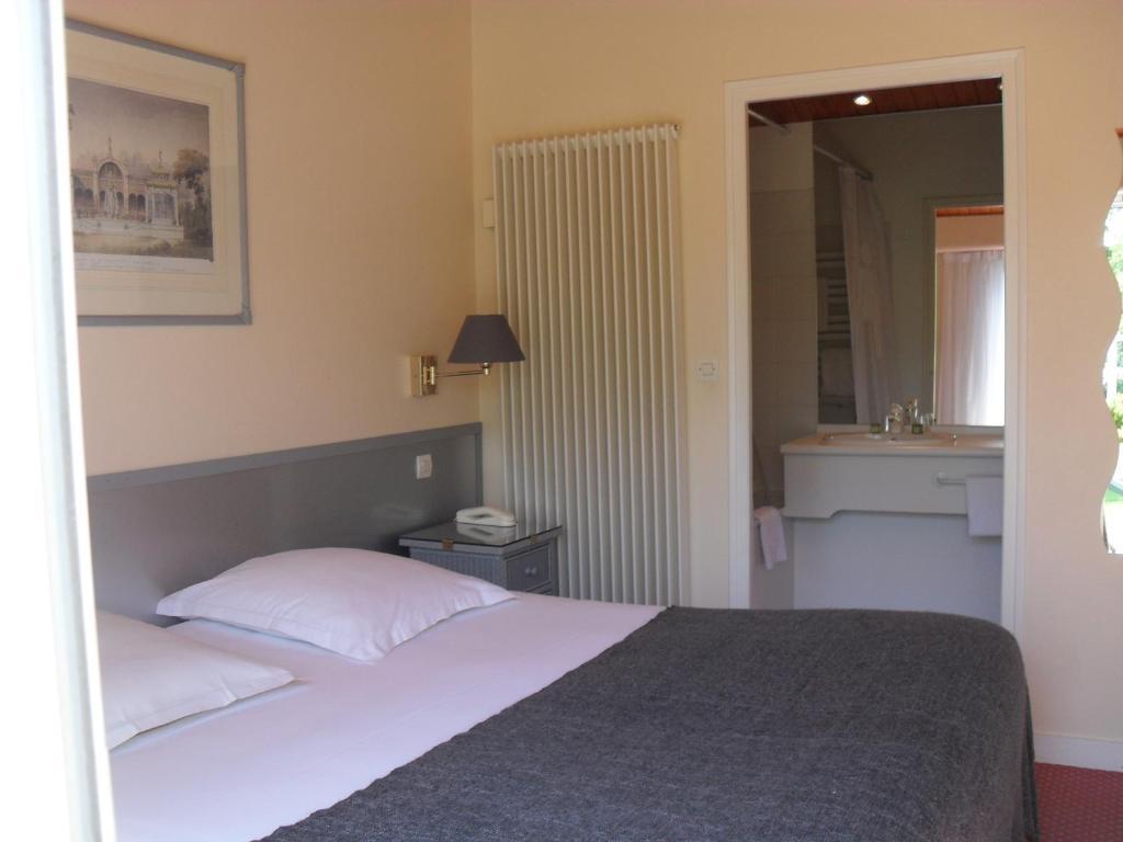 Logis Hotel Val De Vienne Le Vigeant Camera foto
