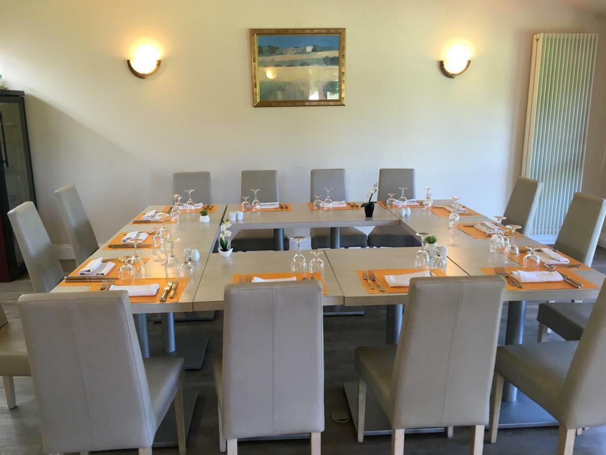 Logis Hotel Val De Vienne Le Vigeant Esterno foto