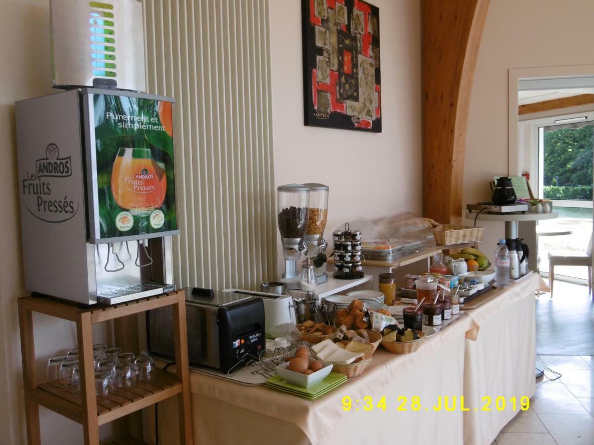 Logis Hotel Val De Vienne Le Vigeant Esterno foto