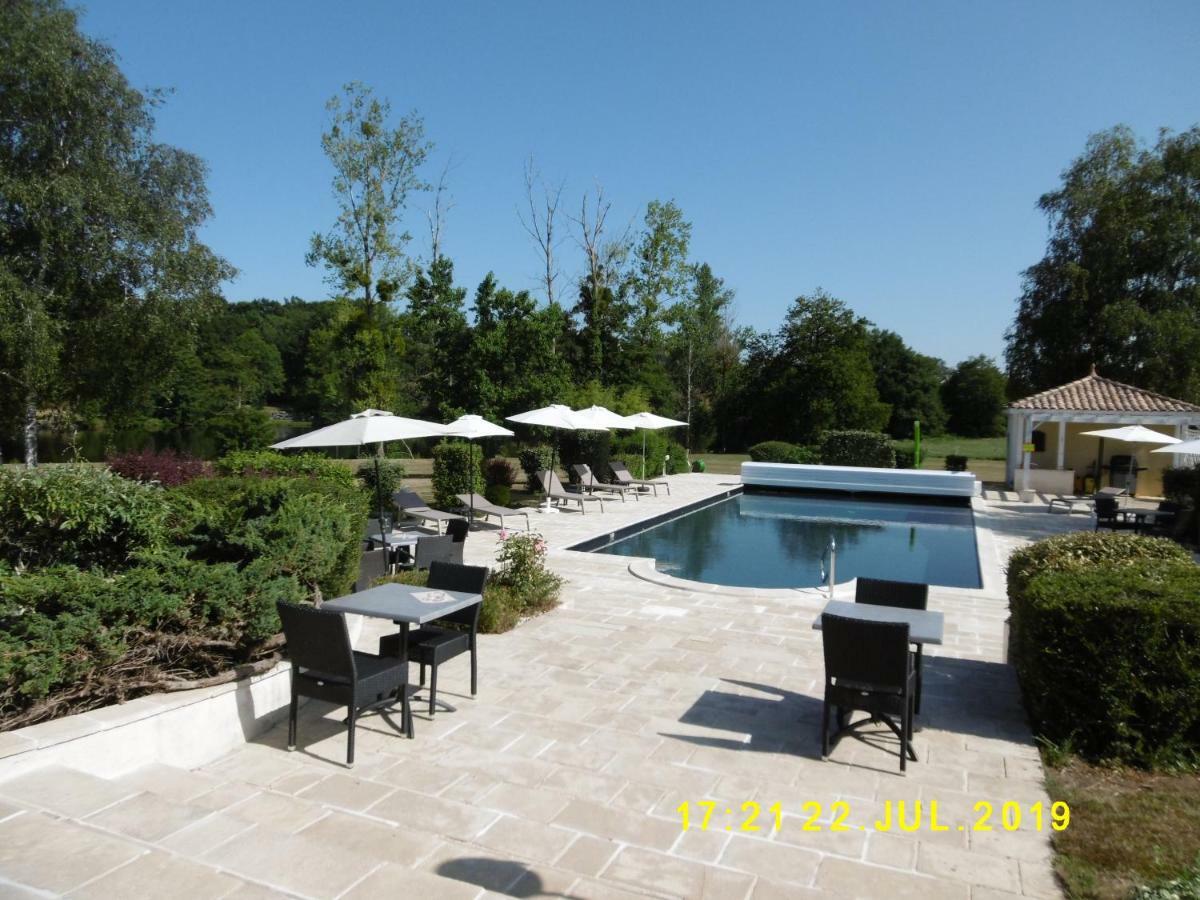 Logis Hotel Val De Vienne Le Vigeant Esterno foto