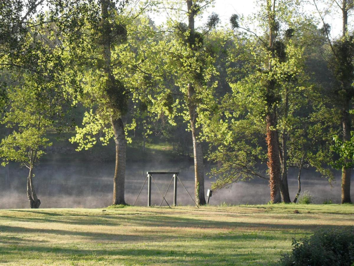 Logis Hotel Val De Vienne Le Vigeant Esterno foto