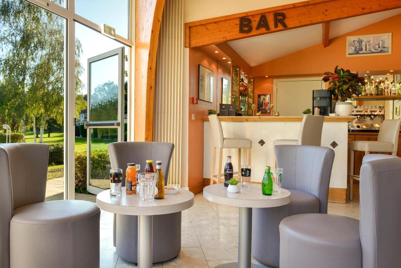 Logis Hotel Val De Vienne Le Vigeant Esterno foto