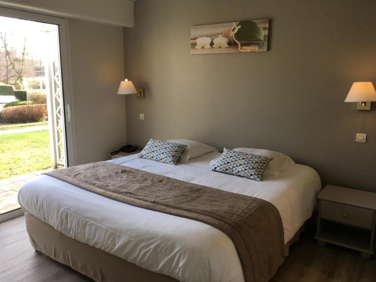 Logis Hotel Val De Vienne Le Vigeant Esterno foto